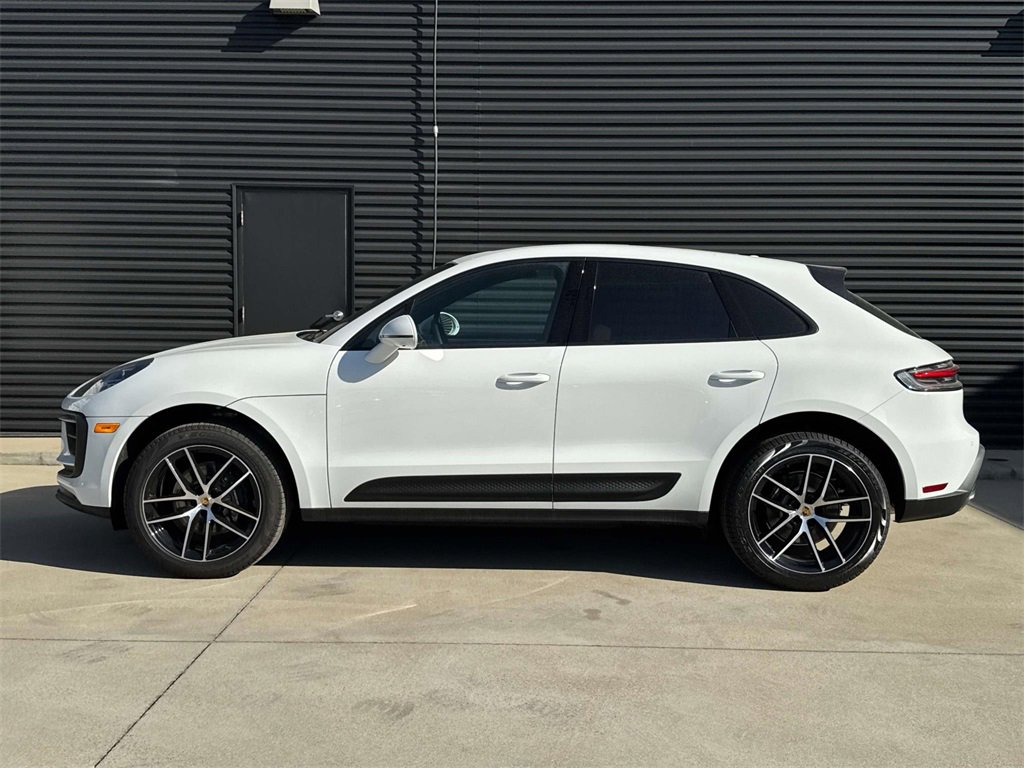 Used 2025 Porsche Macan image 2