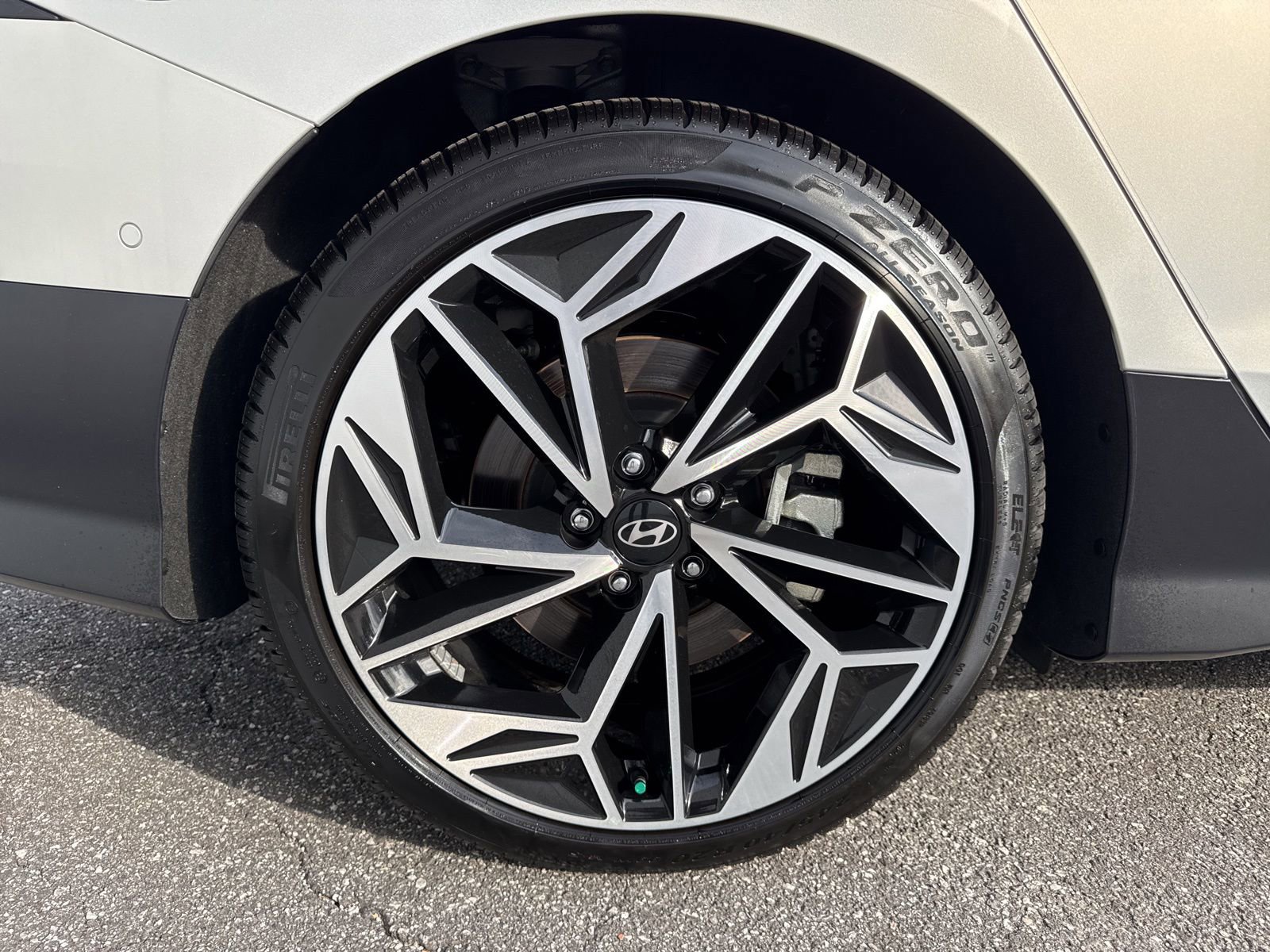 Used 2025 Hyundai Ioniq 6 Limited image 9