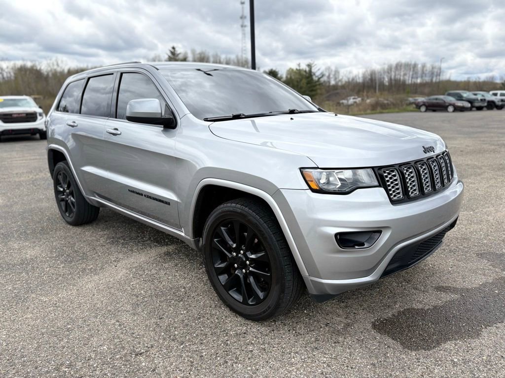 Used 2018 Jeep Grand Cherokee Altitude AWD/4WD image 8