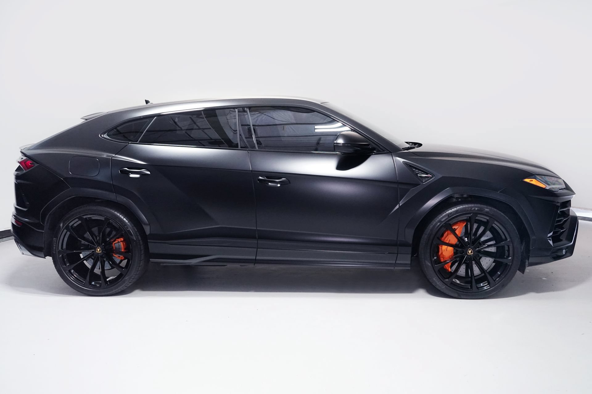 Used 2022 Lamborghini Urus AWD/4WD image 3