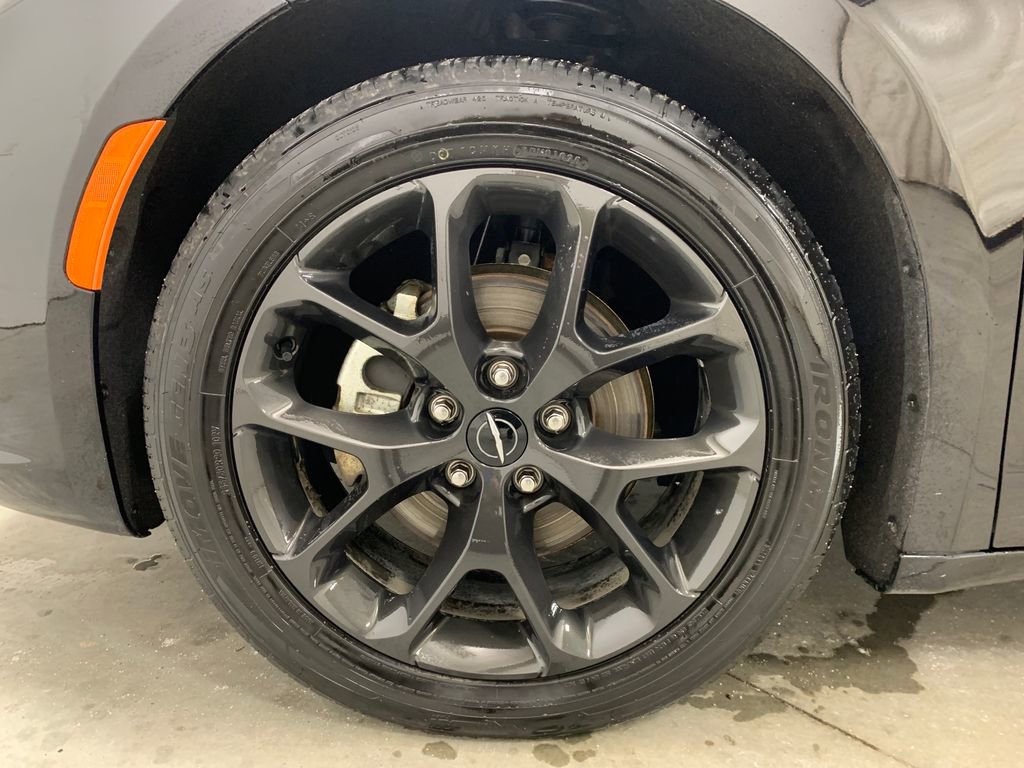 Used 2025 Chrysler Pacifica Limited image 22