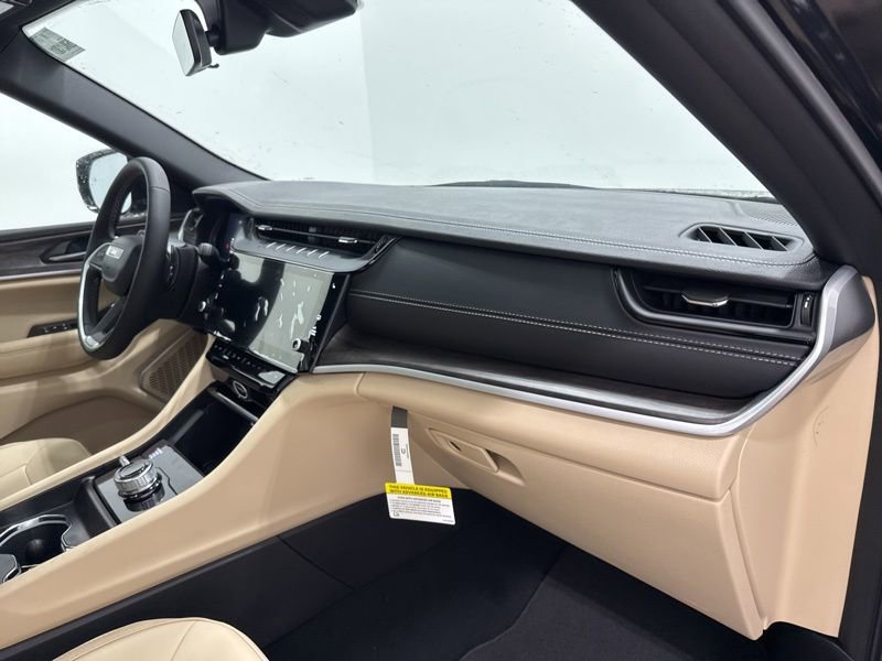 New 2026 Jeep Grand Cherokee Limited AWD/4WD image 17