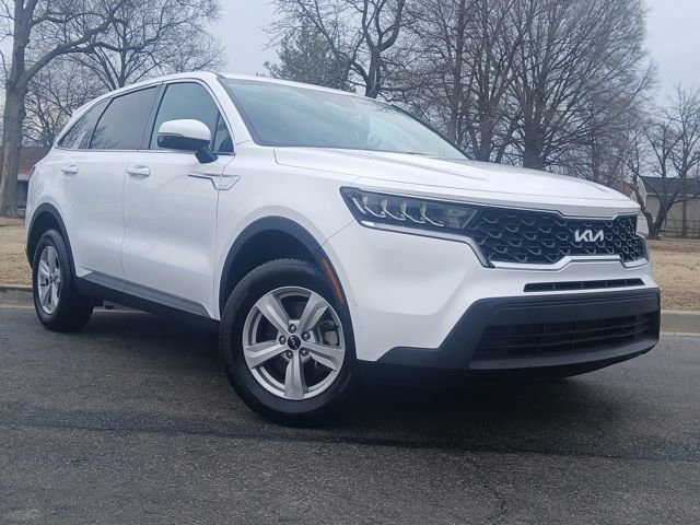 Certified 2023 Kia Sorento LX image 2