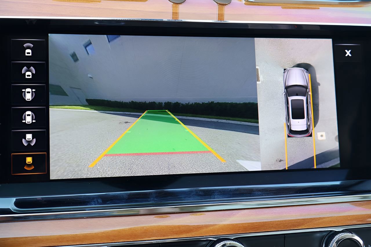 Used 2021 Bentley Bentayga image 28