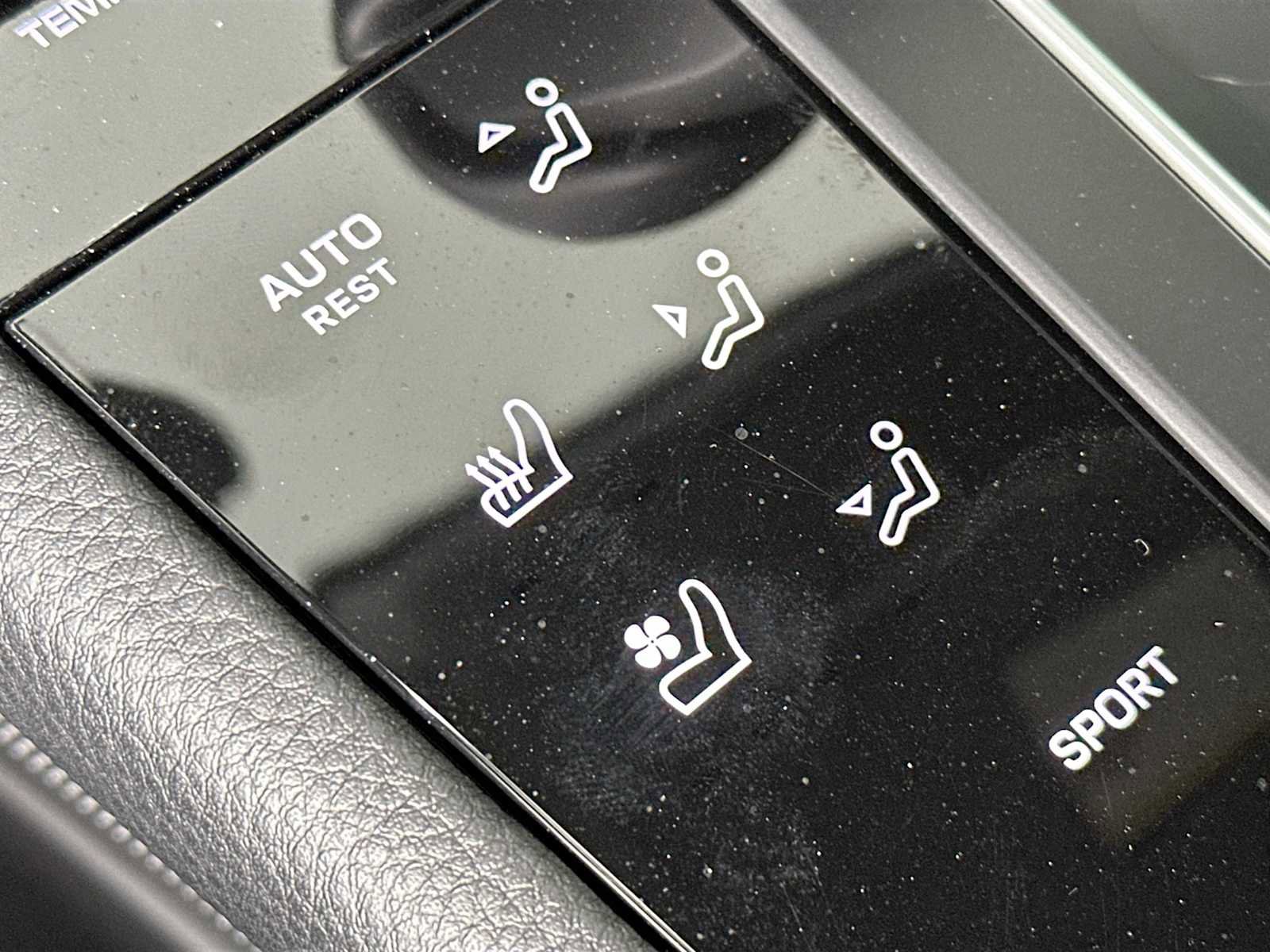 Certified 2025 Porsche Macan image 20