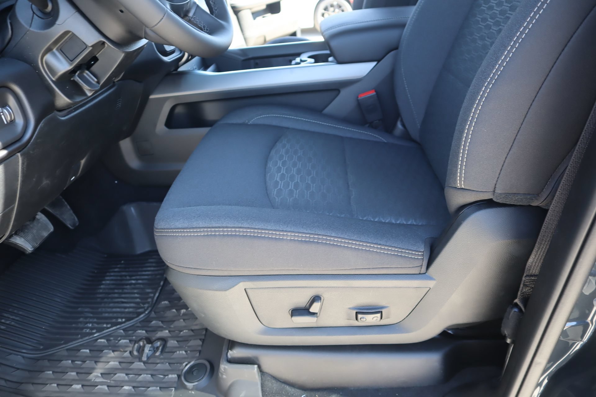 New 2026 RAM 2500 Big Horn AWD/4WD image 12