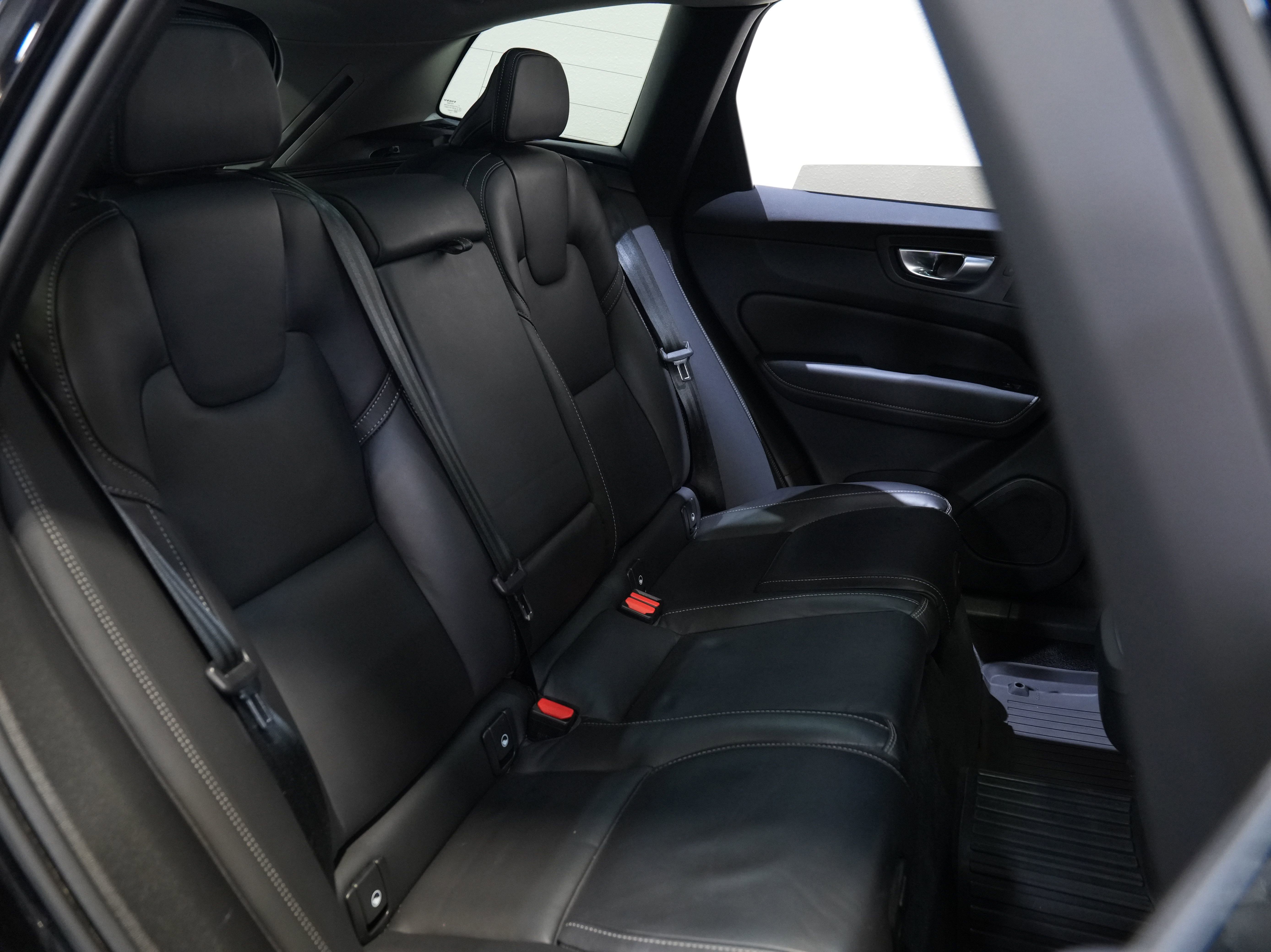 Used 2024 Volvo XC60 B5 Ultimate w/ Protection Package Premier image 37