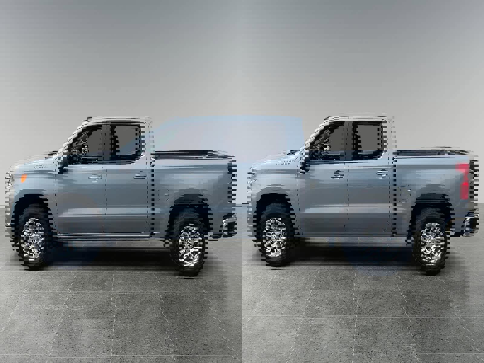 Used 2025 Chevrolet Silverado 1500 LT image 2