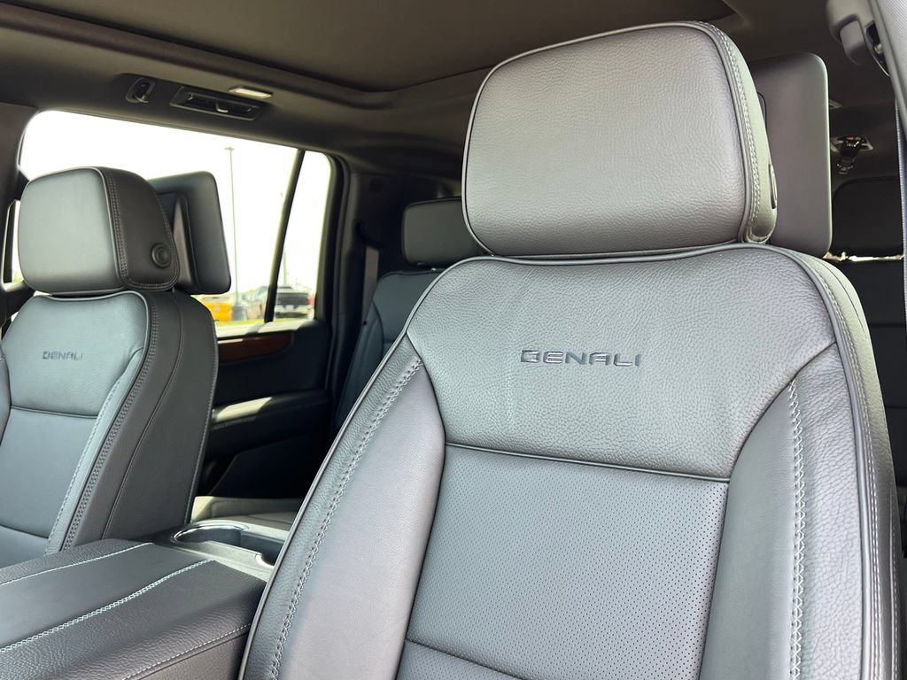 New 2025 GMC Yukon XL Denali w/ Denali Reserve Package AWD/4WD image 16