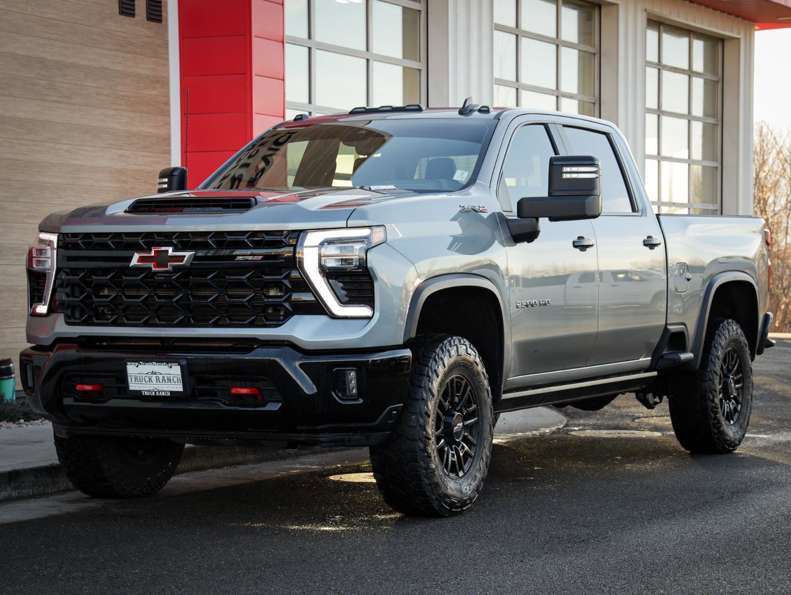Used 2024 Chevrolet Silverado 2500 ZR2 w/ Technology Package image 9