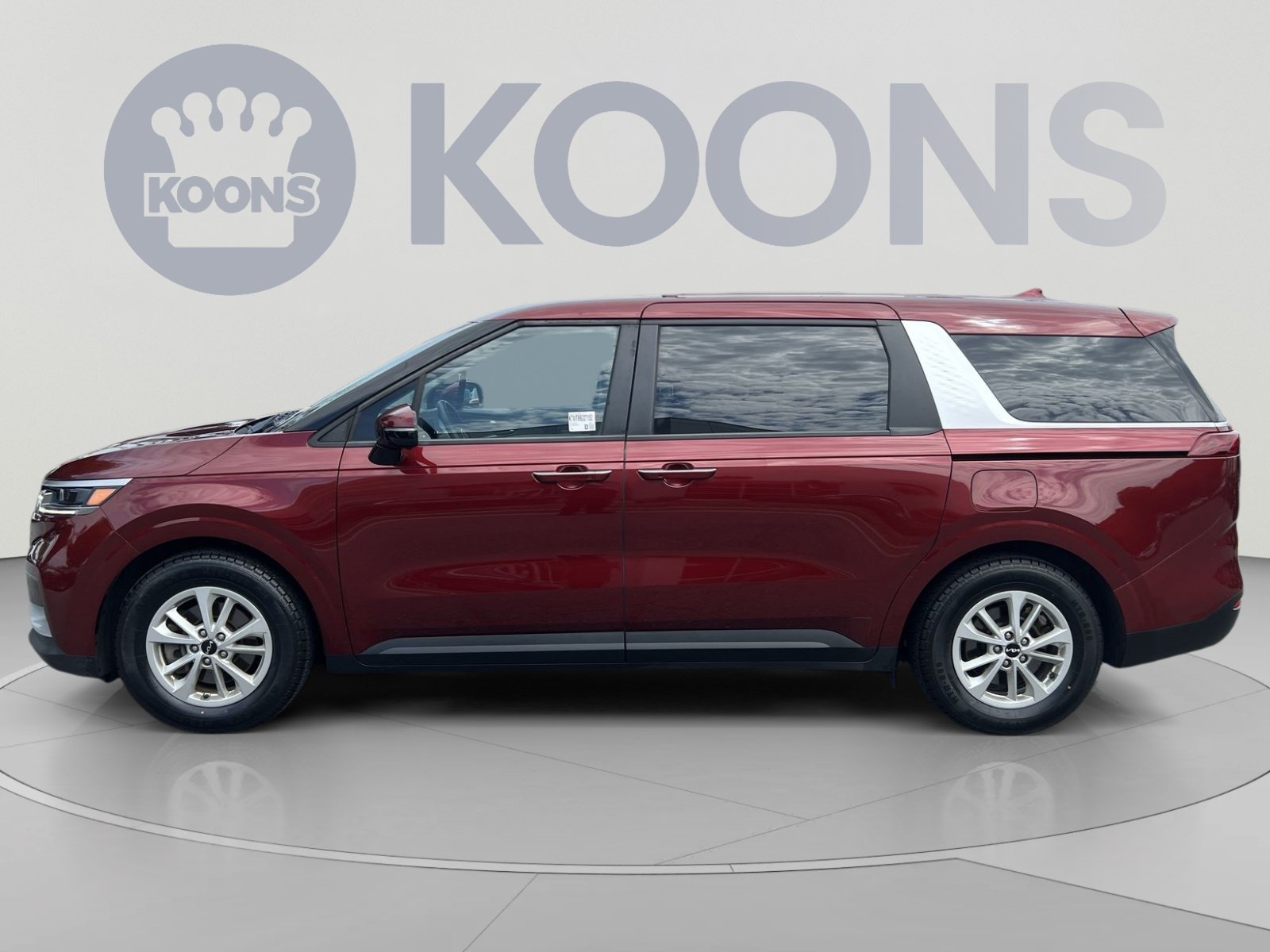 Used 2024 Kia Carnival LX FWD image 2