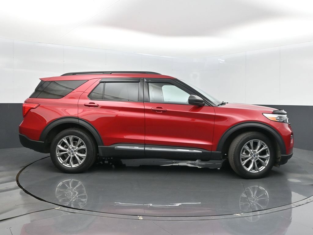 Used 2022 Ford Explorer XLT w/ Equipment Group 202A image 8