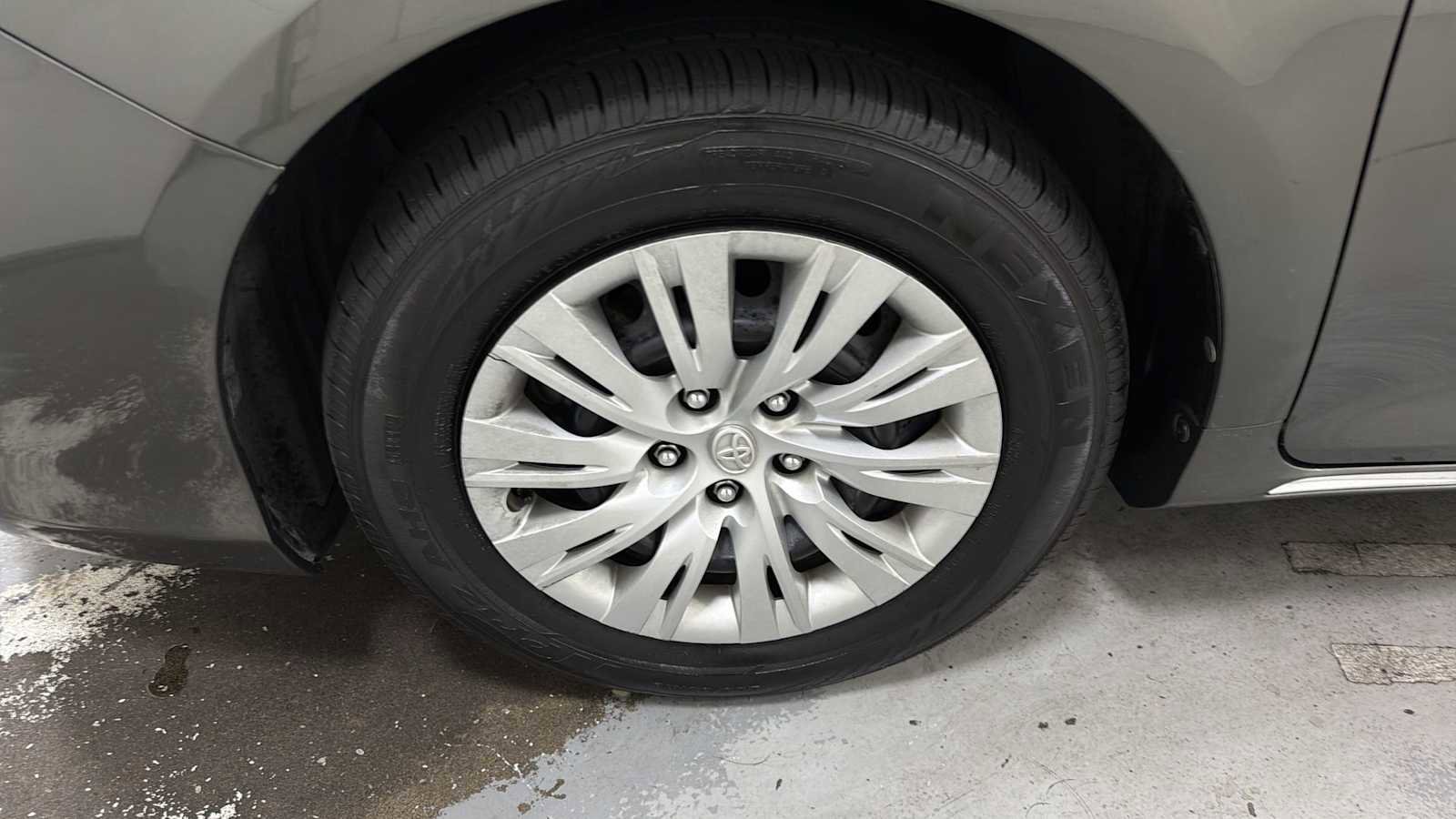 Used 2014 Toyota Camry LE FWD image 10