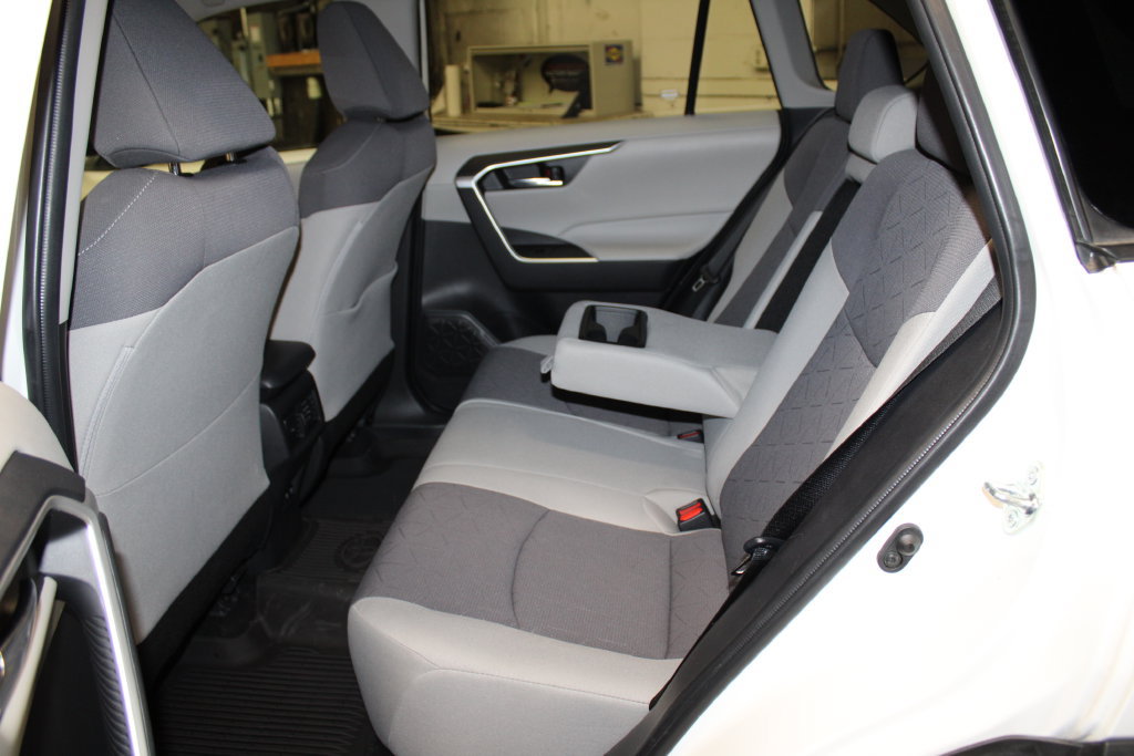 Used 2021 Toyota RAV4 XLE AWD/4WD image 24