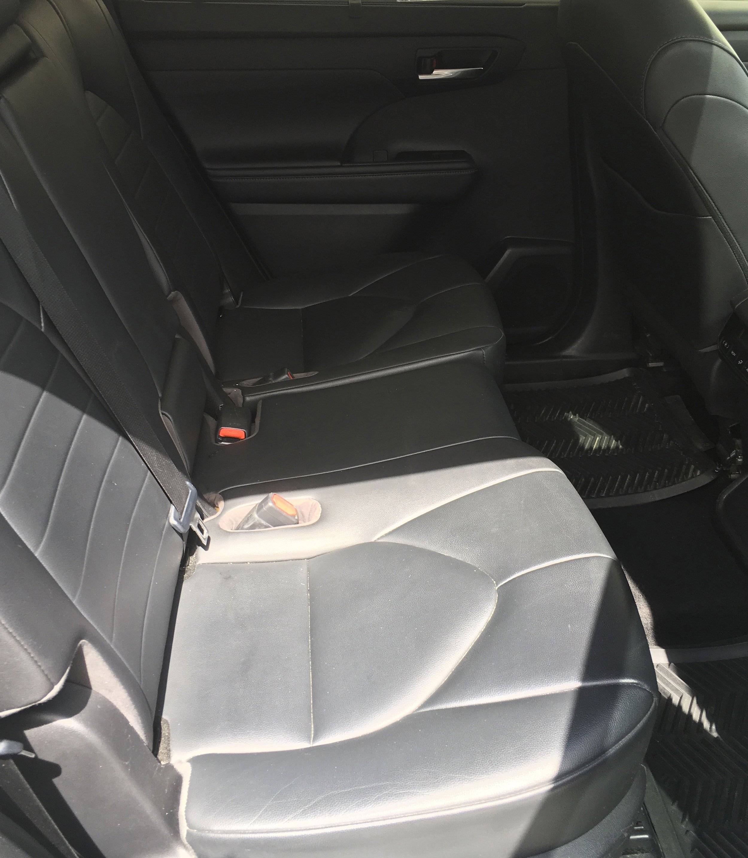 Used 2020 Toyota Highlander XLE AWD/4WD image 7