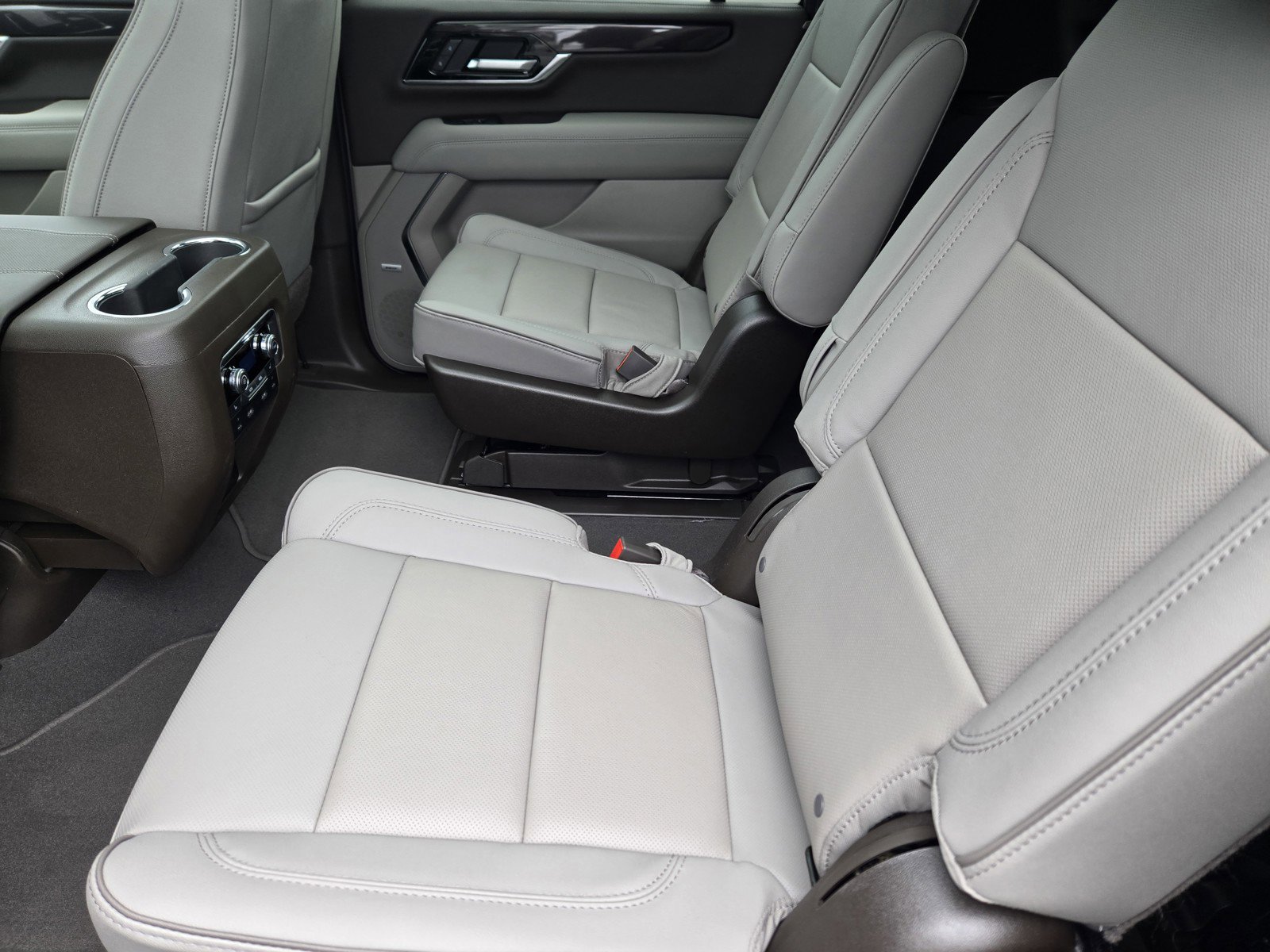 New 2026 GMC Yukon XL Elevation w/ Elevation Premium Package image 6