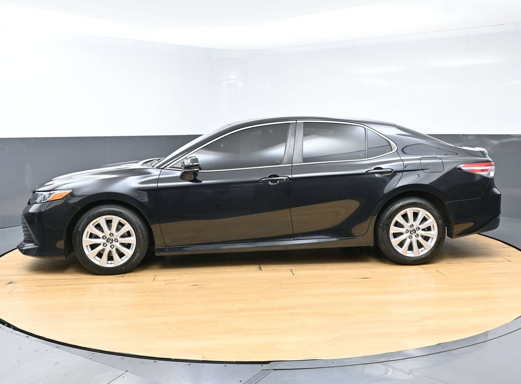 Used 2018 Toyota Camry LE FWD image 6
