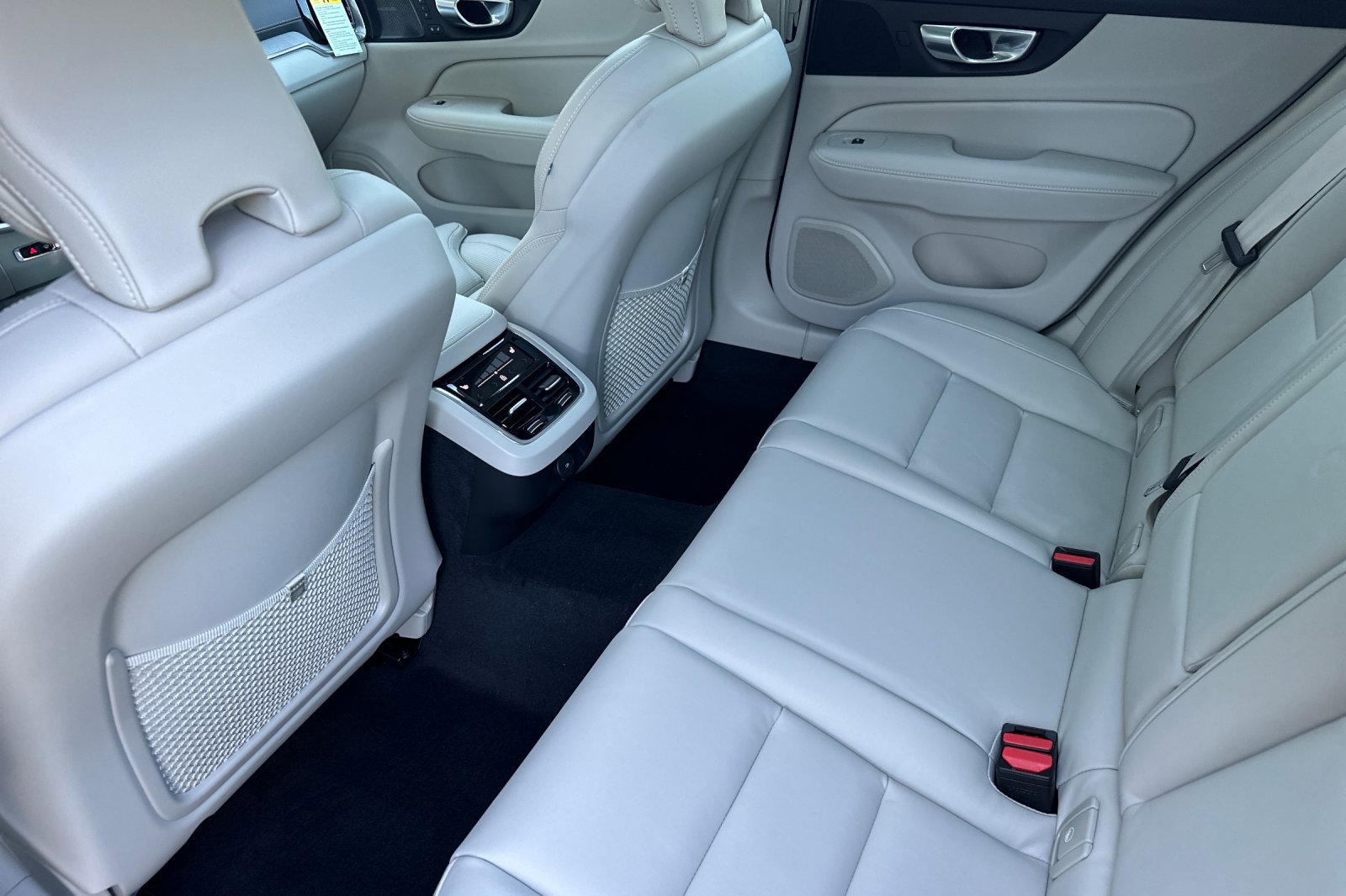 New 2026 Volvo V60 B5 Cross Country Ultra w/ Climate Package image 10