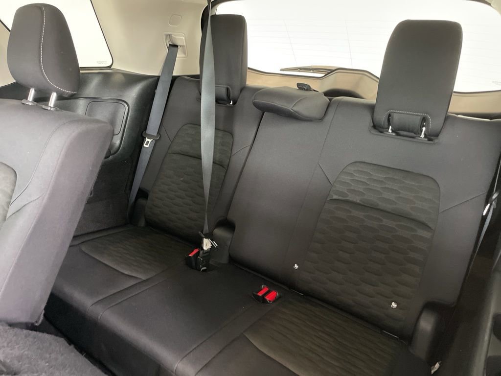 Used 2025 Nissan Pathfinder SV image 18