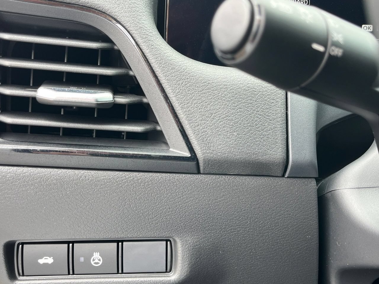 New 2026 Nissan Sentra SV w/ SV Convenience Package FWD image 32