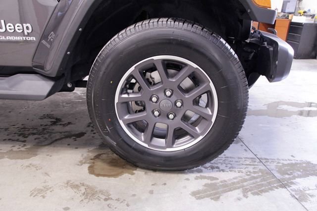 Used 2022 Jeep Gladiator Overland w/ Popular Equipment Package image 11