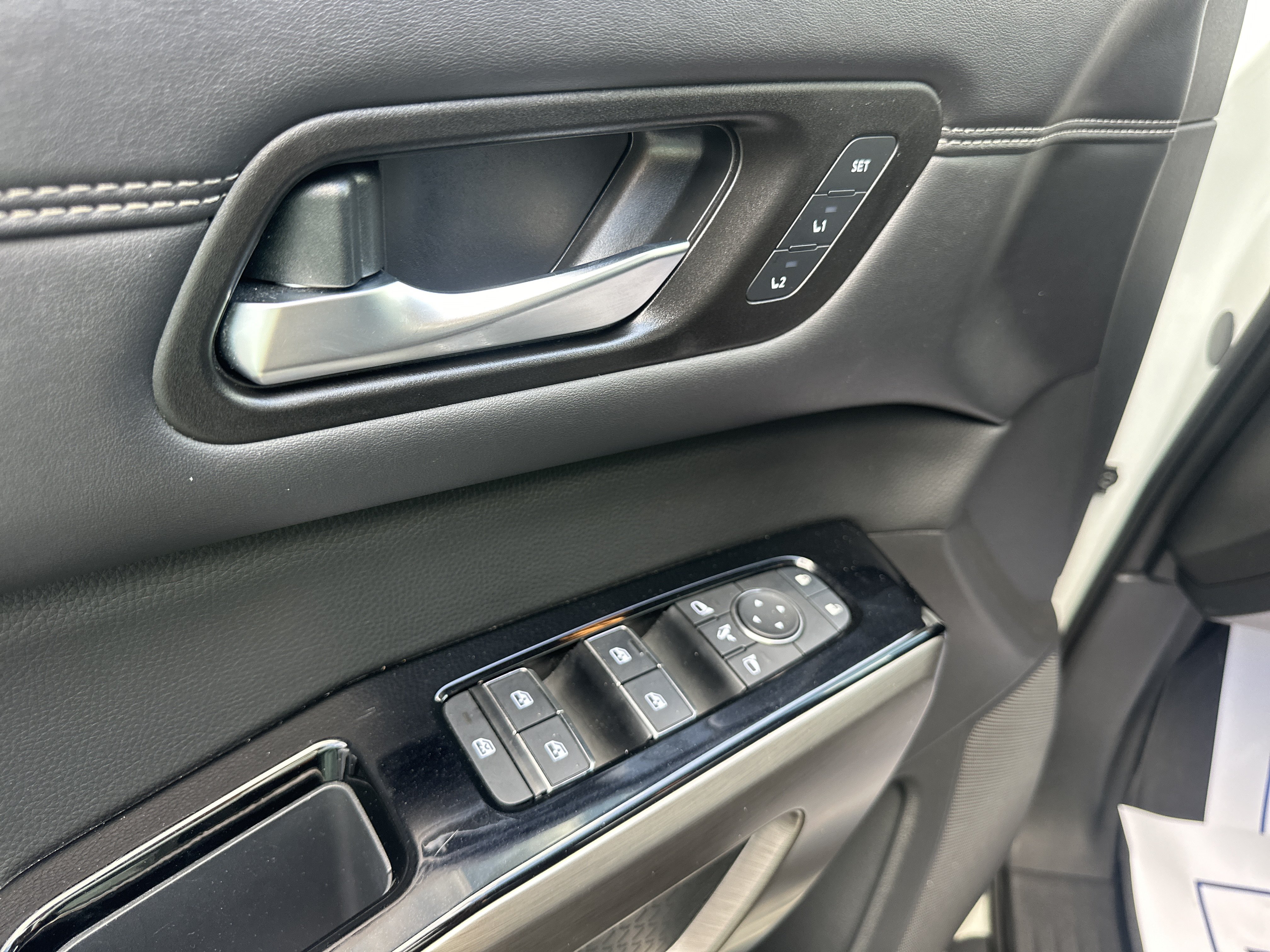 Used 2023 Nissan Pathfinder Platinum AWD/4WD image 9