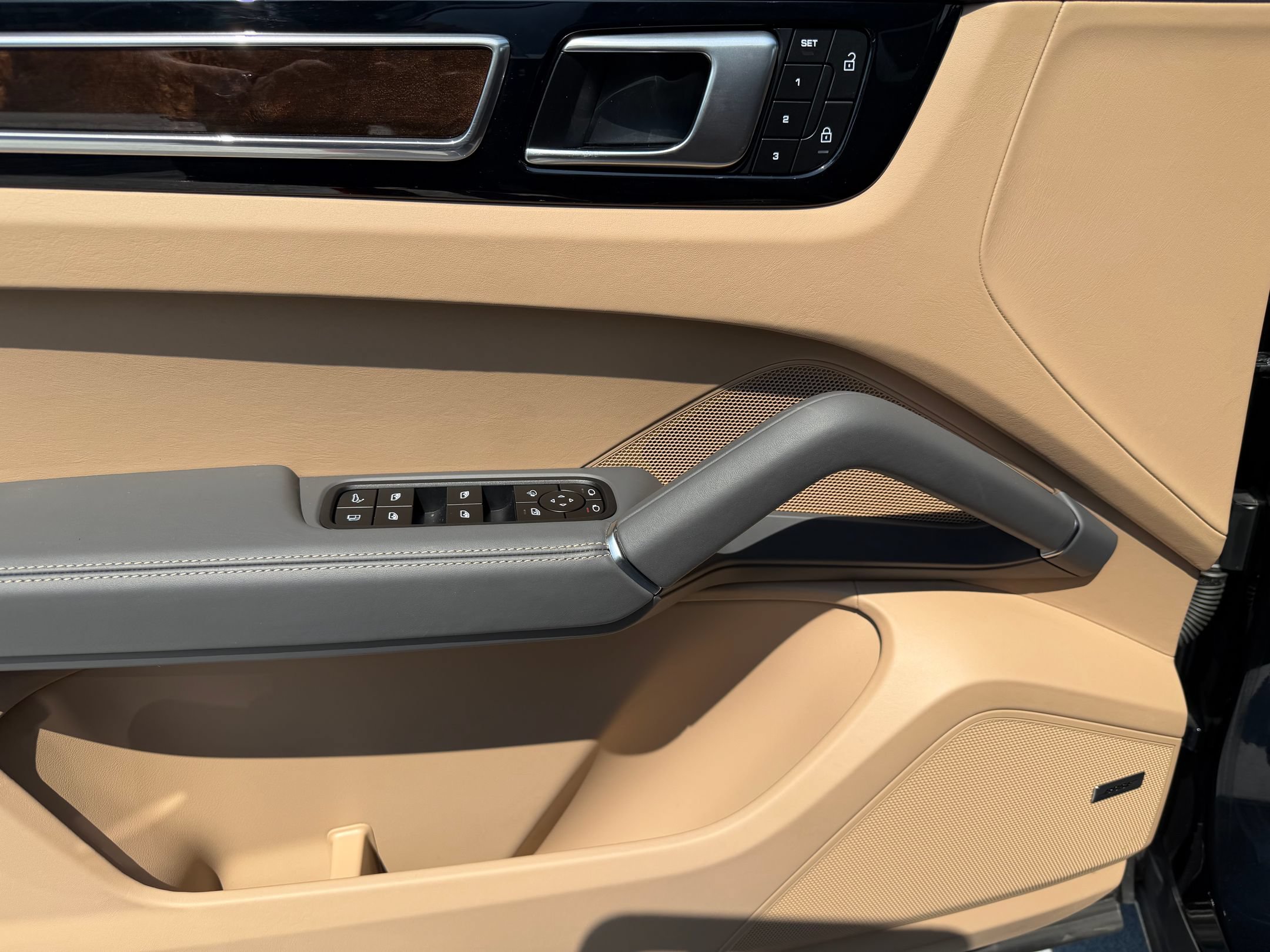 Certified 2023 Porsche Cayenne Platinum Edition AWD/4WD image 26