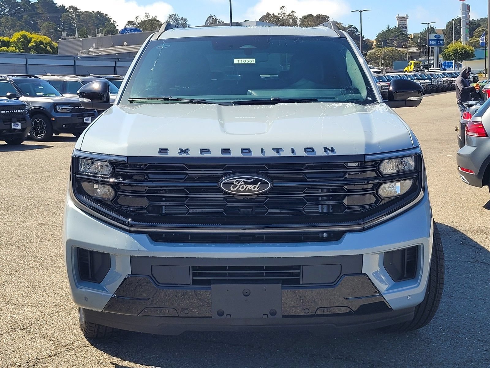 New 2026 Ford Expedition Platinum w/ Stealth Appearance Package AWD/4WD image 3