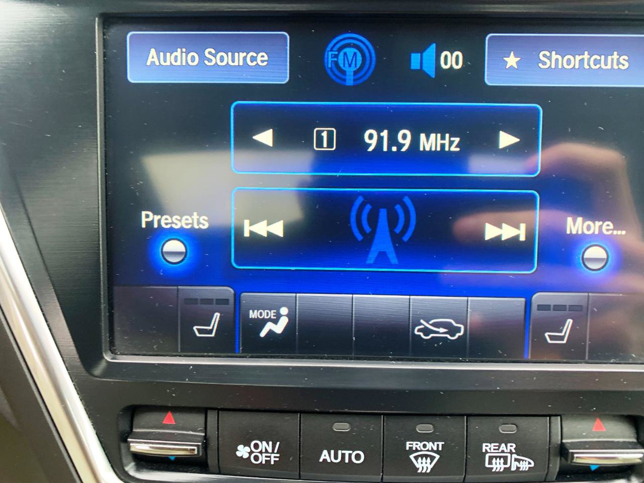 Used 2014 Acura MDX w/ Tech & Entertainment Pkg AWD/4WD image 17
