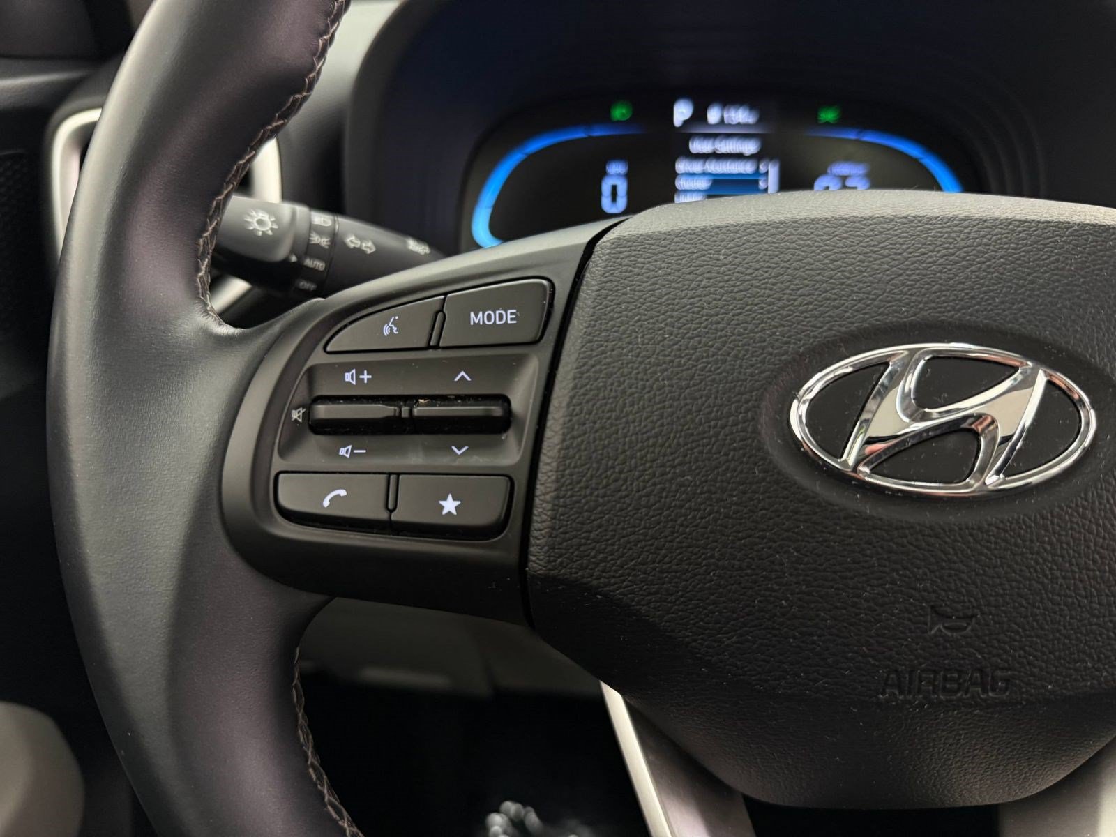 Used 2023 Hyundai Venue SEL FWD image 13