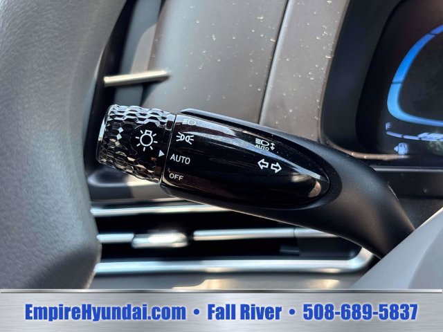 Used 2024 Hyundai Elantra SE FWD image 31