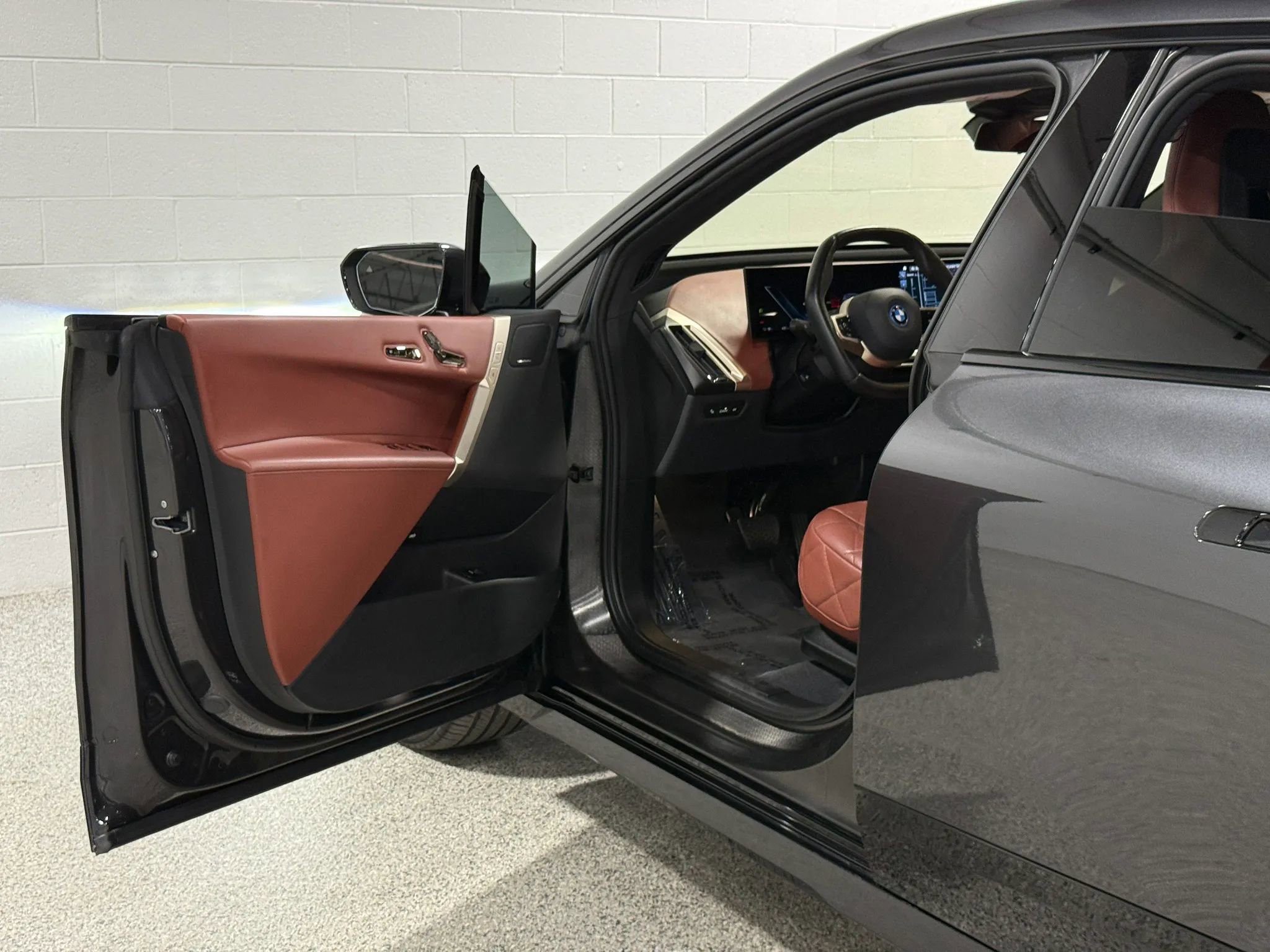 Used 2023 BMW iX xDrive50 w/ Premium Package AWD/4WD image 10