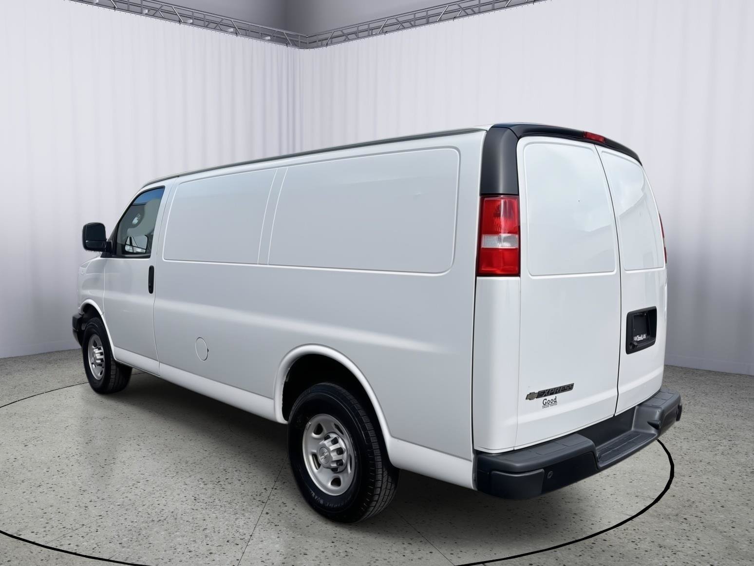 Used 2021 Chevrolet Express 3500 w/ Driver Convenience Package RWD image 10