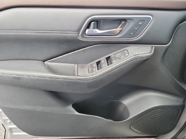 Used 2023 Nissan Rogue Platinum w/ Platinum Premium Package AWD/4WD image 28