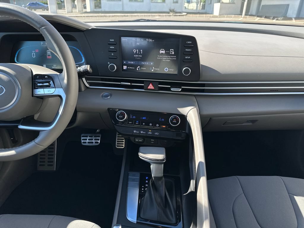 Certified 2025 Hyundai Elantra Sport FWD image 16