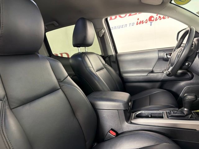 Used 2018 Toyota Tacoma SR5 AWD/4WD image 16