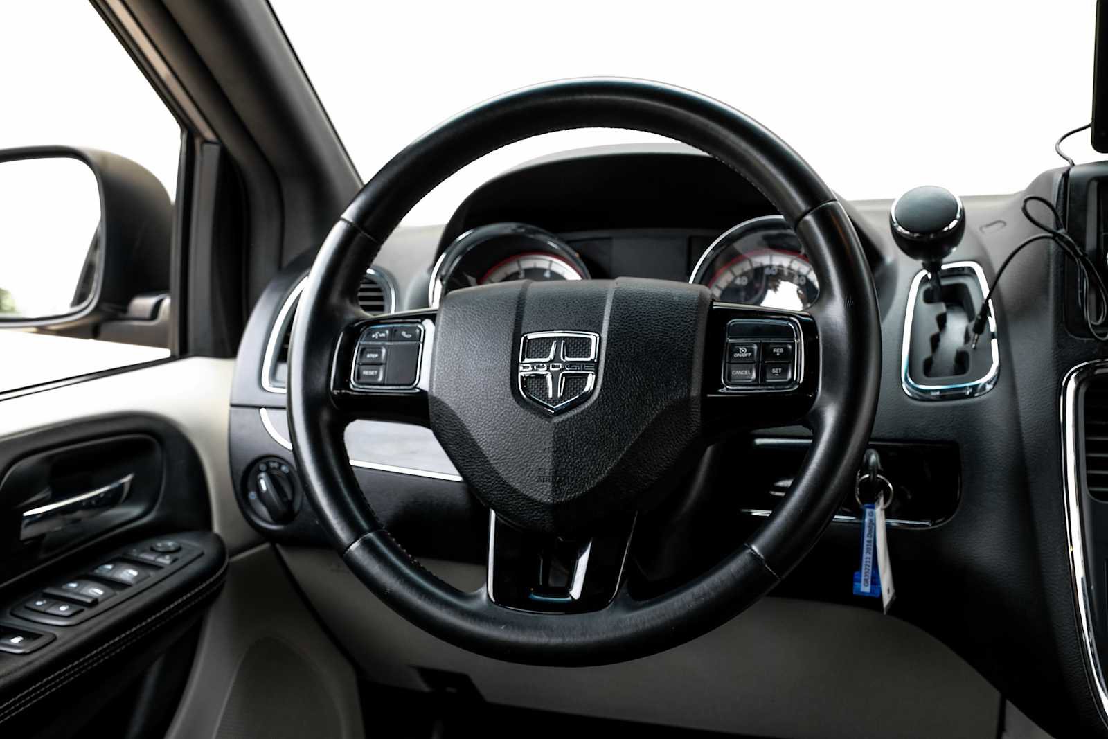 Used 2016 Dodge Grand Caravan SE image 19