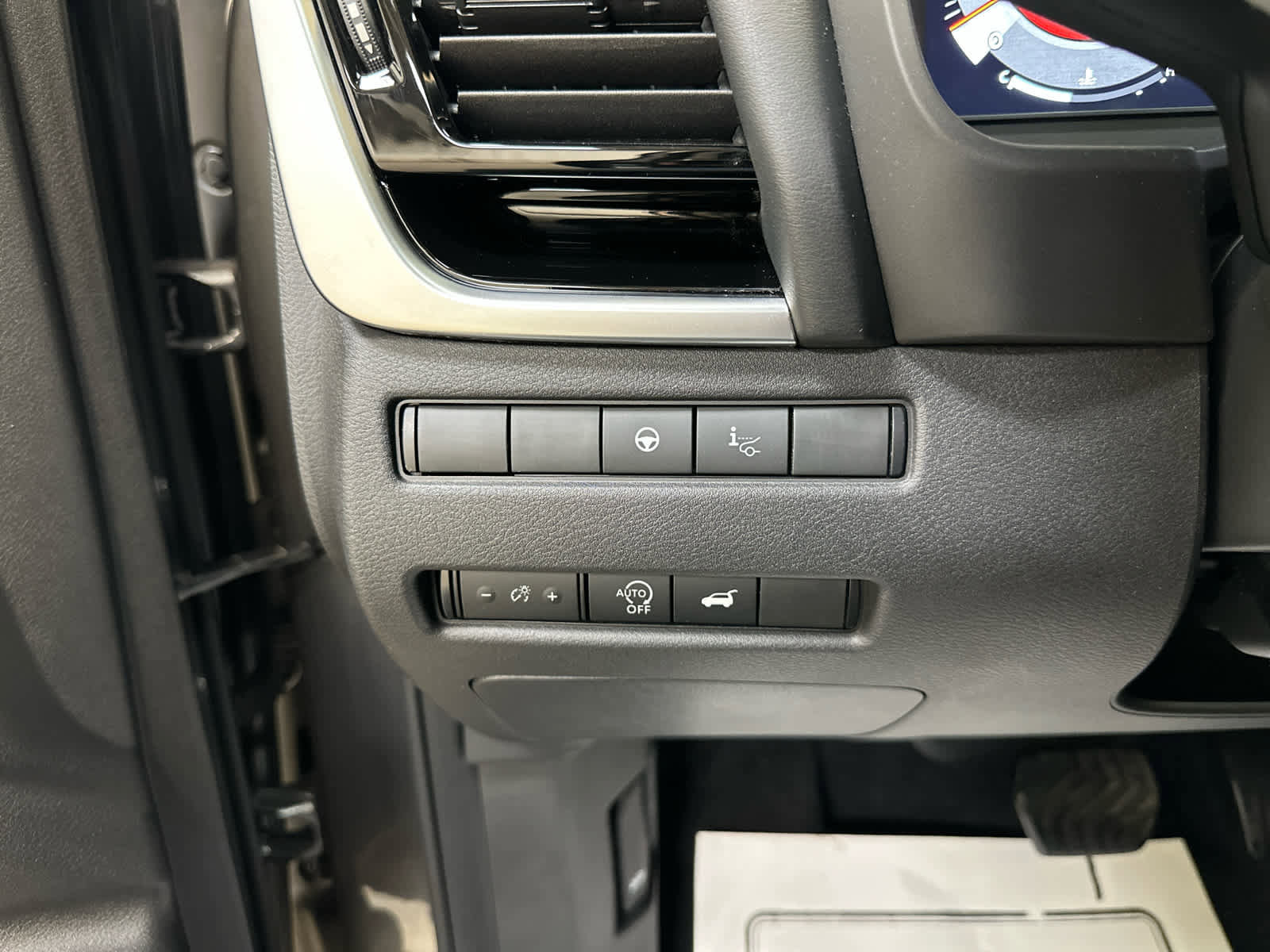 Certified 2025 Nissan Rogue SL w/ Tech Package image 23