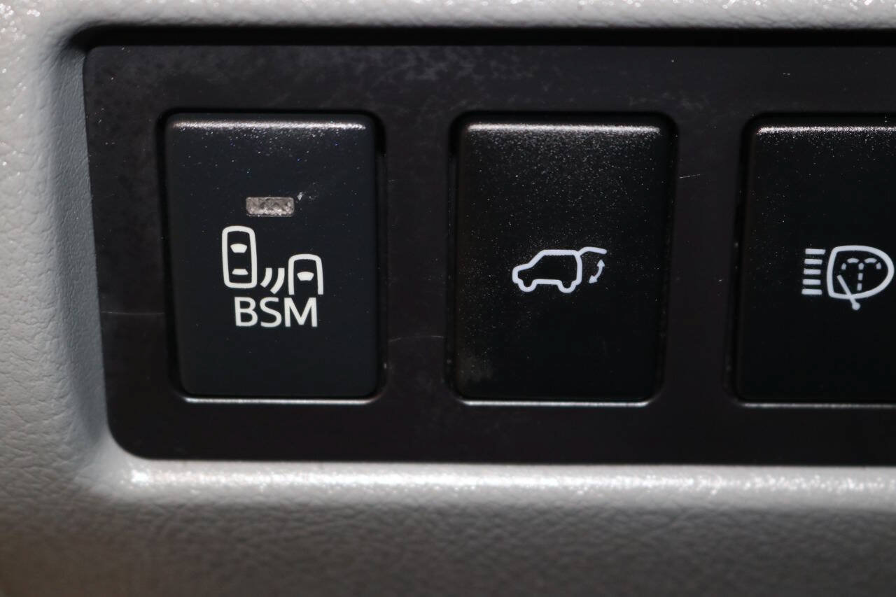 Used 2017 Toyota Sequoia Limited w/ Safety & Convenience Package AWD/4WD image 51