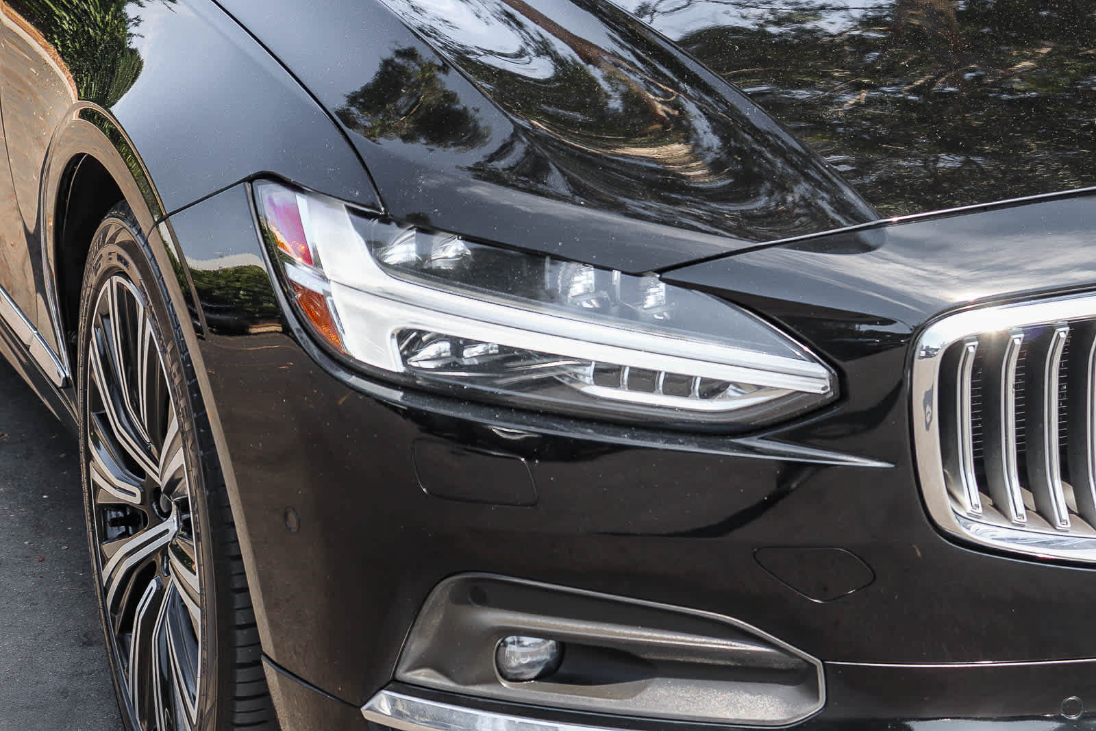 Used 2023 Volvo S90 B6 Plus AWD/4WD image 4