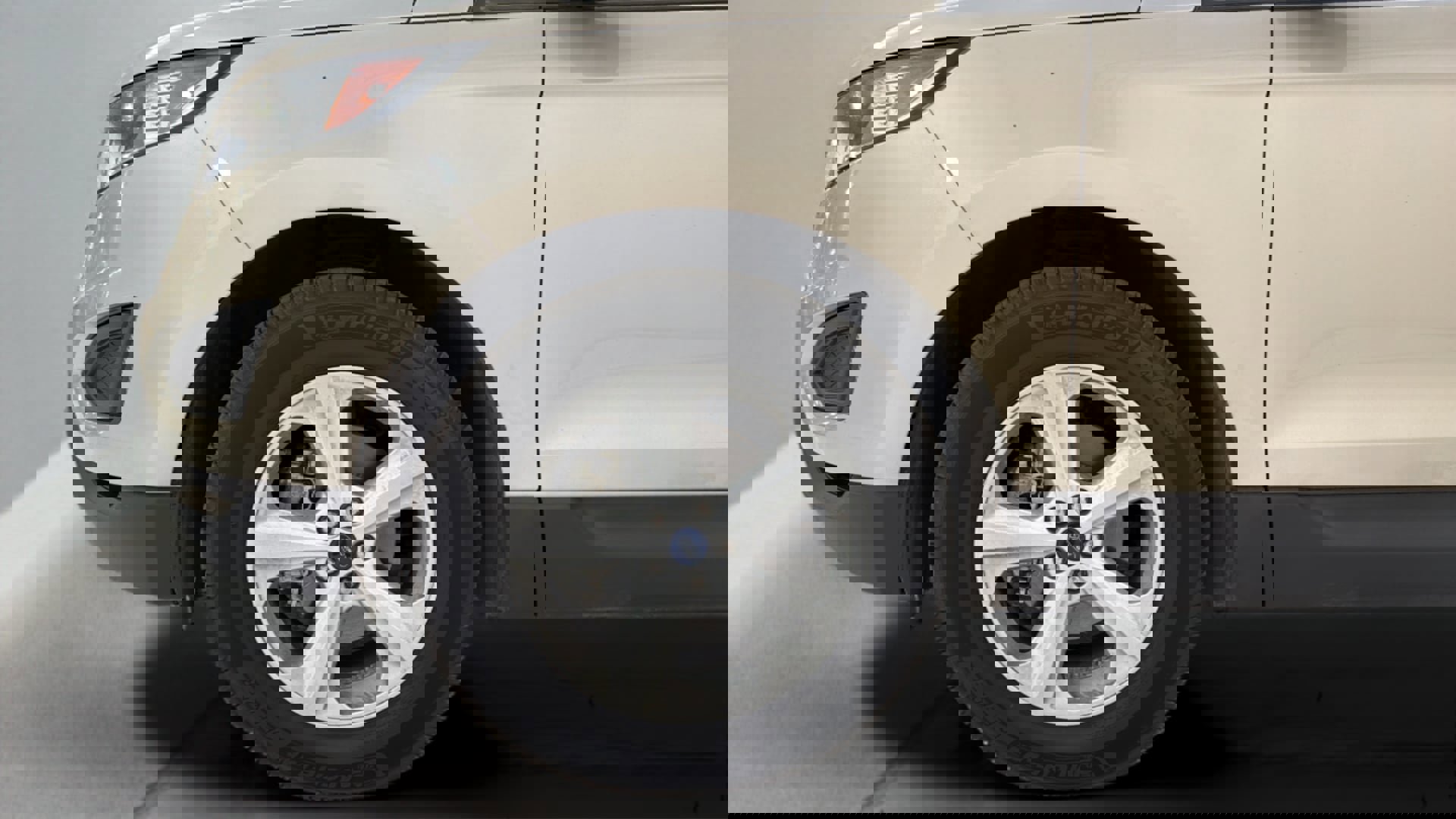 Used 2018 Ford Edge SE image 36