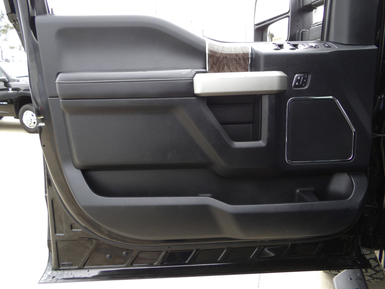 Used 2017 Ford F250 Lariat w/ Lariat Value Package image 10