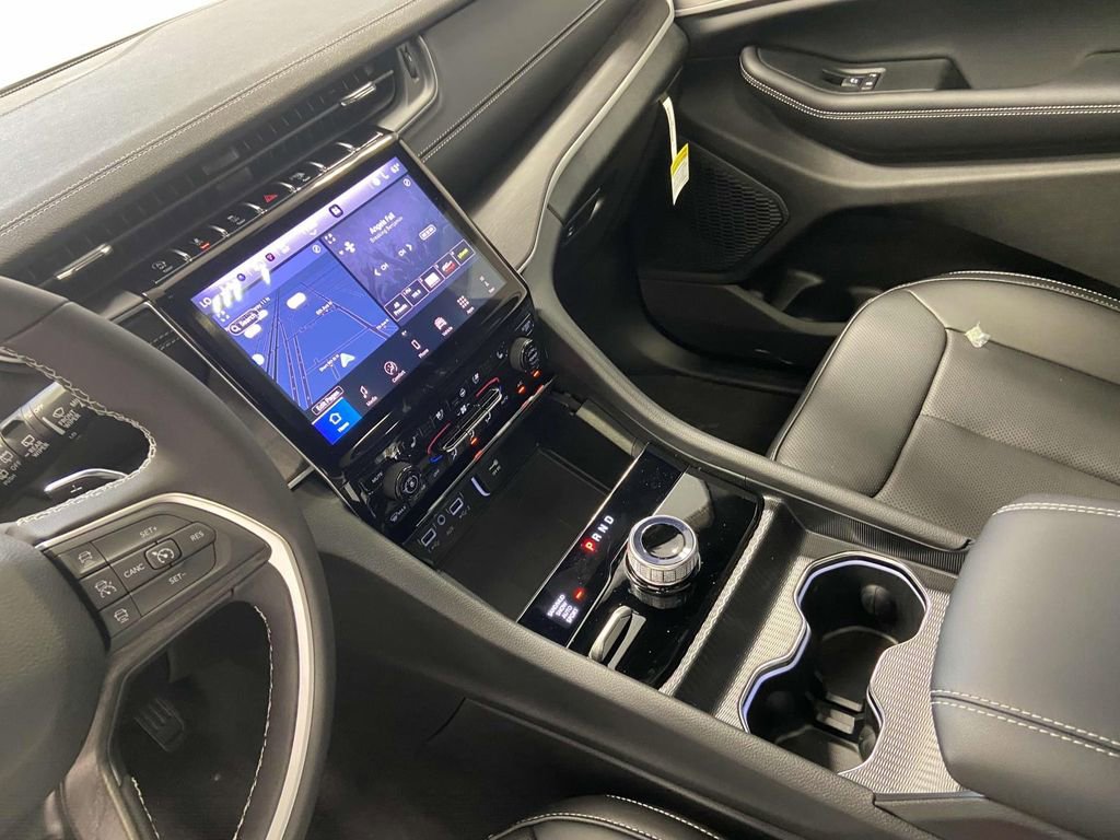 New 2025 Jeep Grand Cherokee L Limited w/ Luxury Tech Group II image 19