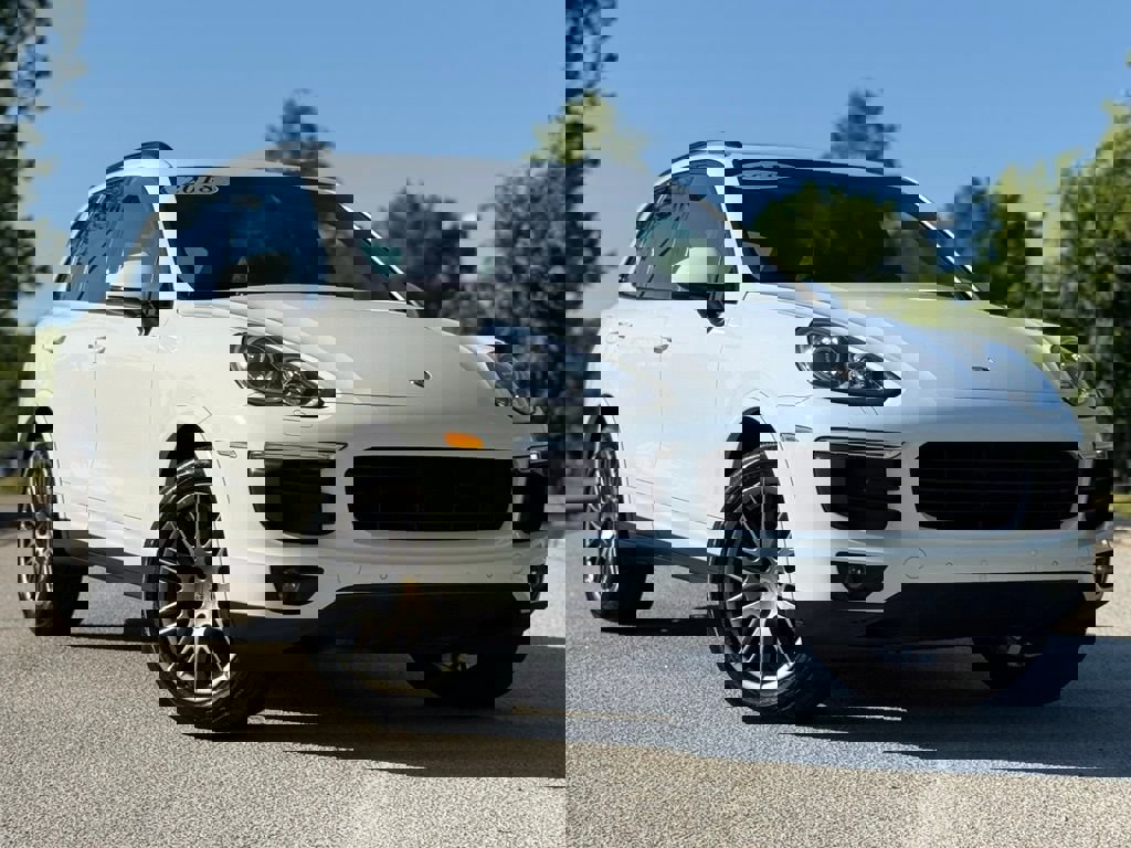 Used 2018 Porsche Cayenne Platinum Edition AWD/4WD image 2