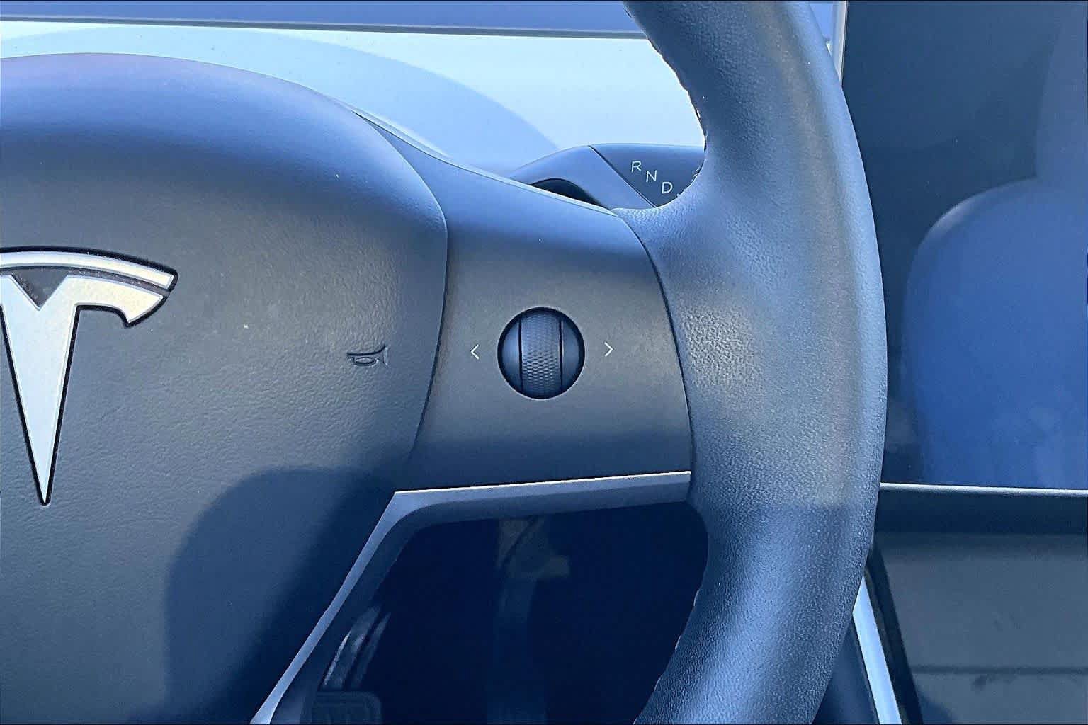 Used 2020 Tesla Model Y Long Range AWD/4WD image 24