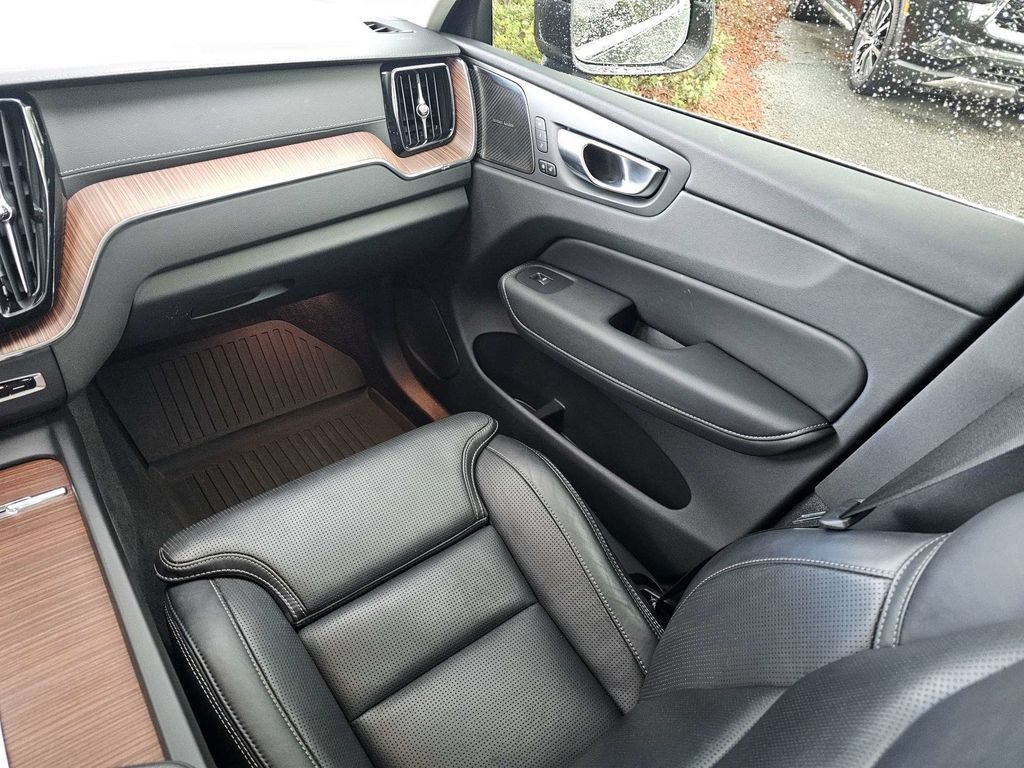 Certified 2023 Volvo XC60 B5 Ultimate w/ Climate Package FWD image 17