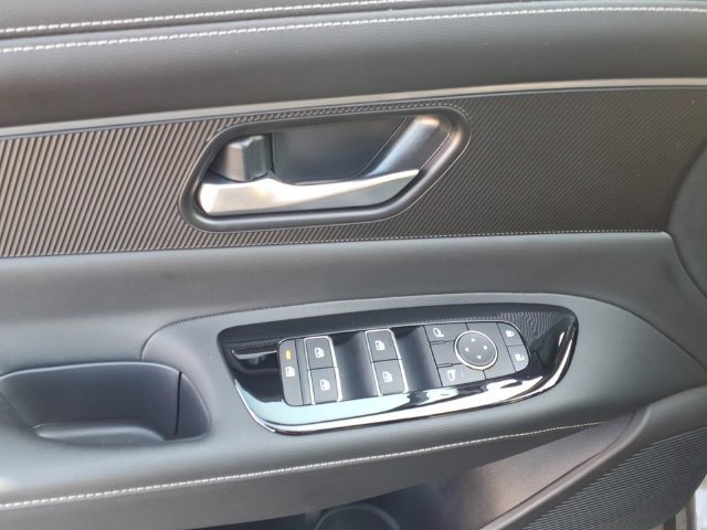Used 2025 Nissan Murano SV FWD image 14