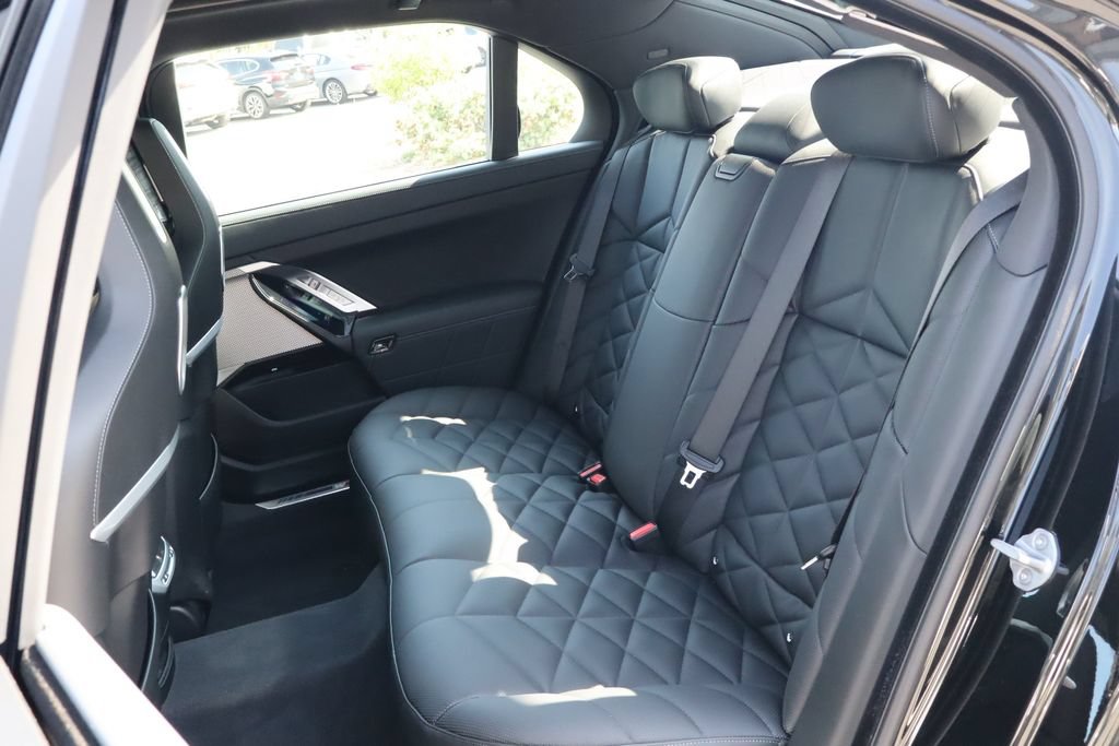 Used 2026 BMW 740i w/ Premium Package RWD image 33