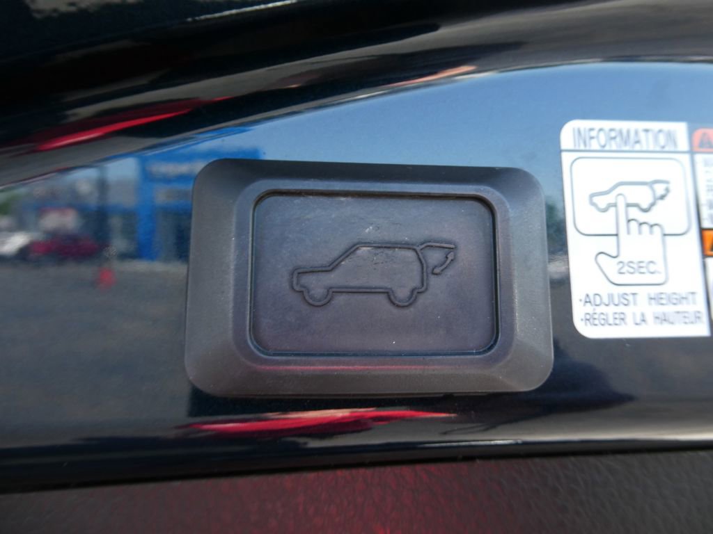 Used 2018 Toyota RAV4 Limited w/ Advanced Technology Package AWD/4WD image 18