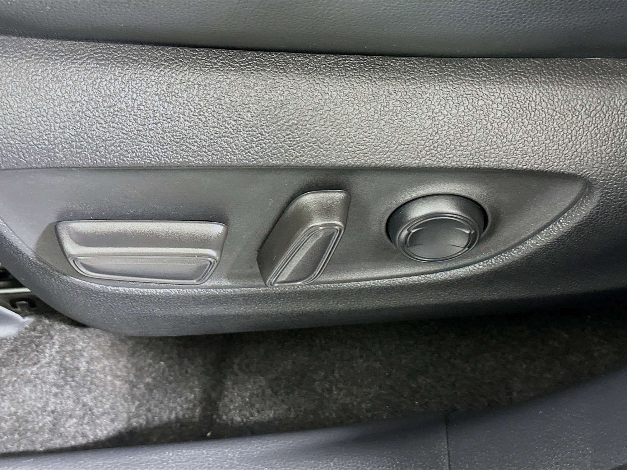 Used 2023 Toyota Highlander XLE FWD image 13